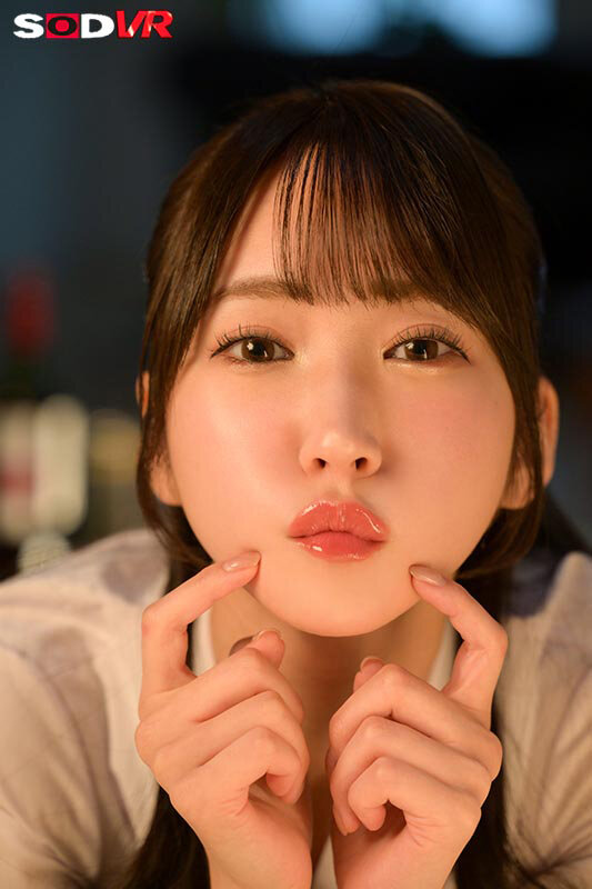 【VR】【8K】アヒル口ヘベレケ痴女の後輩ちゃん。「飲んだら大人っぽいベロKISS魔になって超接近キス＆唾液交換しちゃうんだよ。」 依本しおり サンプル画像2