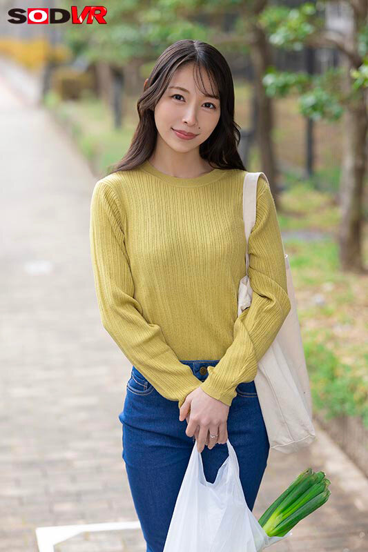 【VR】【8K】玉井晴香 初VR 綺麗すぎる友達のお母さんは、息子ほど歳の離れたチ×ポにも簡単にイカされてしまう‘敏感すぎるオンナ’でした。 サンプル画像2