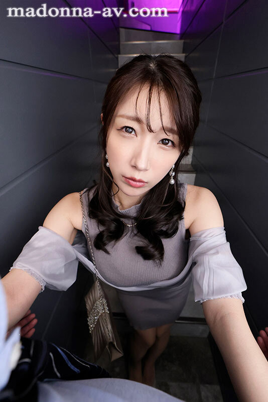 【VR】初VR三比菜々美 「終電、なくなっちゃったみたいですね…。」 結婚式の二次会終わり 新婦の友人・菜々美さんと まさかのワンナイトラブSEX 超高画質8K サンプル画像3