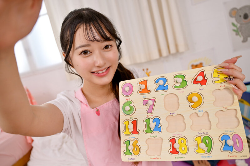 【VR】【8K】【完全ショタ視点】夏歩お姉ちゃんの優しいぴゅっぴゅっのお手伝い ～保育士のあまあま見つめチンこき寸止めオナサポ～夏歩お姉ちゃん 花守夏歩 サンプル画像3