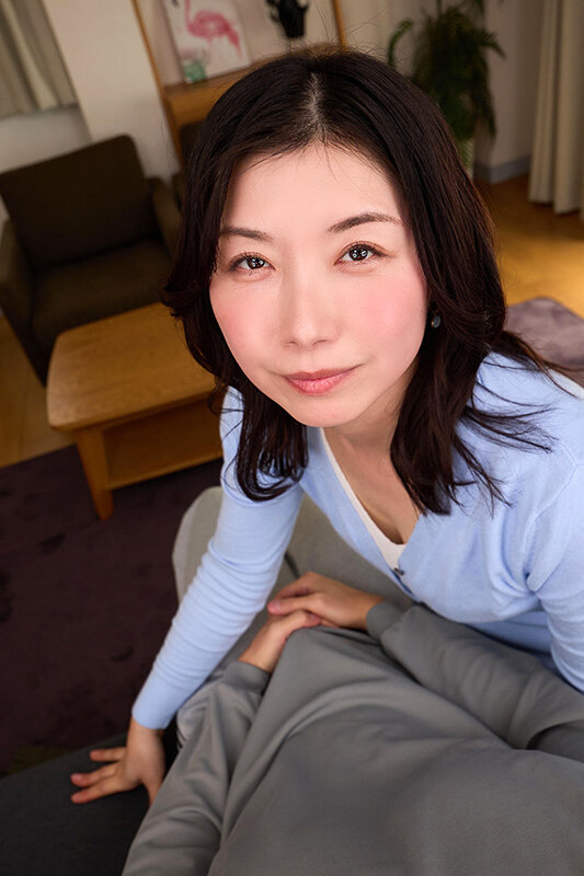 【VR】いつまで経っても子供が出来ない僕等夫婦を見かねて妻のお義母さんが手取り足取り中出し妊活指導 加藤ツバキ サンプル画像10