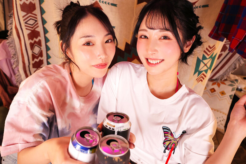 【VR】【8K】野外フェス二日目の深夜…俺のテントで宿無しのW爆乳ビキニ痴女が汗だくで何発もザーメン搾取してきた サンプル画像2