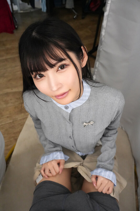 【VR】試着中にノーパン生挿入服屋でカノジョと羞恥プレイに目覚めてしまい店内デートした日。 胡桃さくら サンプル画像7