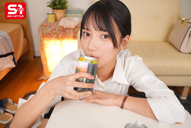 【VR】終電逃して後輩宅に泊めてもらうことに…スーツだと真面目で大人っぽいのに部屋着だと無防備で幼くて酔うと無邪気にあざとくエロがってきて朝日が昇るまでずーっと痴女られた背徳すぎる一夜 榊原萌 サンプル画像6