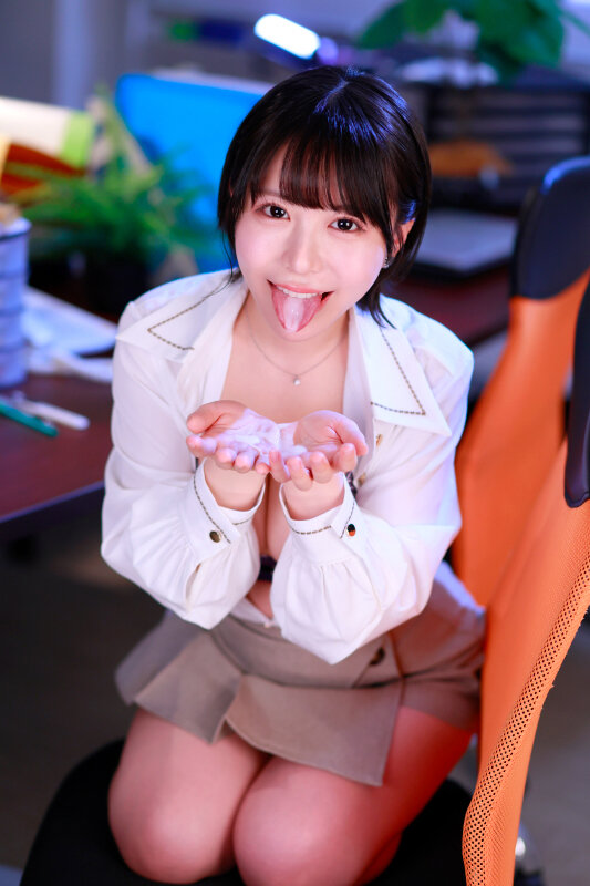 【VR】【8K】残業分、射精サポート！先輩が濃厚じゅぽフェラと見つめ手コキと社内に響く程激しく腰を打ち付けるスパイダー騎乗位とお返しピストンで中出し連発セックス 柏木こなつ サンプル画像2