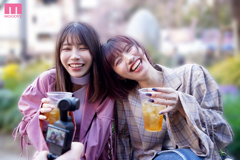 【VR】最強ガチ親友‘ぞのぶき’コンビのVlog撮影に同行したら…飲んで、はしゃいで、歌って、エロがって自由奔放 Happy Foxy Days！ 石原希望 葵いぶき サンプル画像4