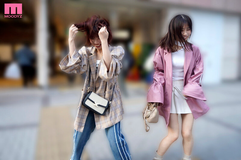 【VR】最強ガチ親友‘ぞのぶき’コンビのVlog撮影に同行したら…飲んで、はしゃいで、歌って、エロがって自由奔放 Happy Foxy Days！ 石原希望 葵いぶき サンプル画像5