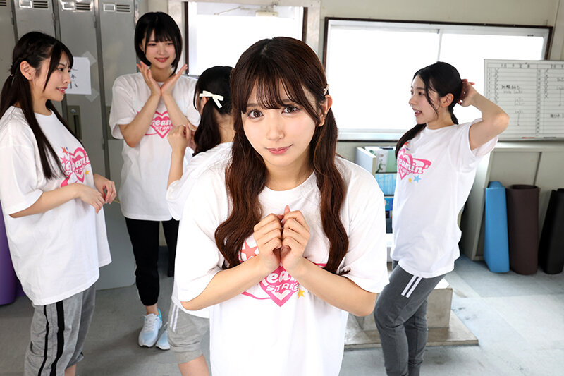 【VR】オタクの僕が推しアイドル達の専属プロデューサーに！？ しかもルールを破ってハメまくり！！ 禁断のアイドル中出しハーレム開幕！カリンと事務所で自主練後に…編 北岡果林 サンプル画像3