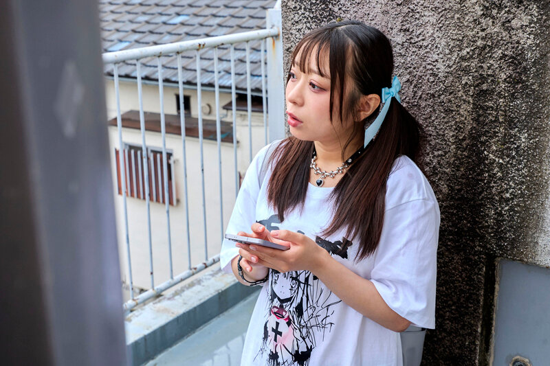 【VR】涎イラマ・お漏らし・中出し全部OK 隣に住むぼっち学生はおじさんの僕との濃厚汁だくセックスが大好物。202号室 ゆゆ サンプル画像9
